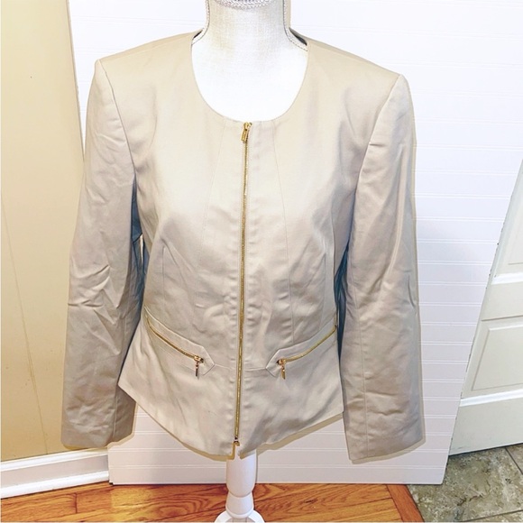 Beige Zip-Up Blazer - Picture 5 of 5